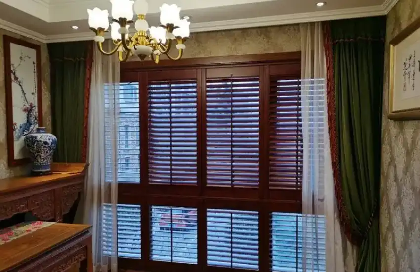 Important Considerations For Pairing Curtains & Plantation Shutters